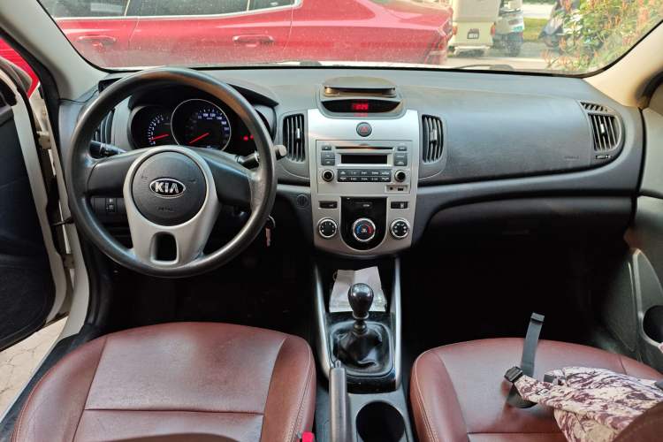 Used Kia Forte 2014 1.6L MT GL Center Console