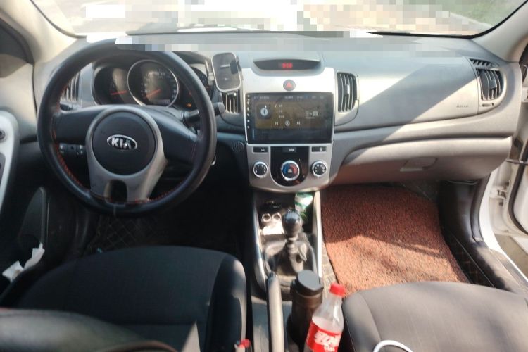 Used Kia Forte 2014 1.6L MT GL Center Console