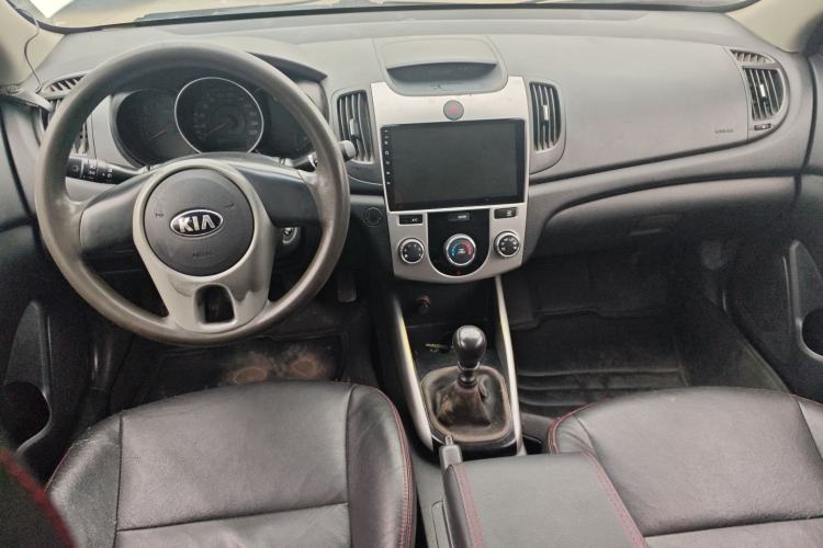 Used Kia Forte 2014 1.6L MT GL Center Console