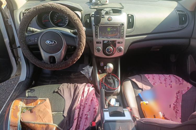 Used Kia Forte 2014 1.6L AT GL Center Console
