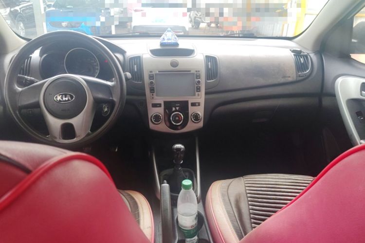Used Kia Forte 2014 1.6L MT GL Center Console