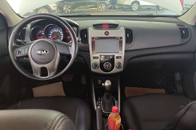 Used Kia Forte 2014 1.6L AT GLS Center Console