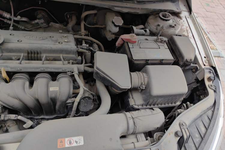 Used Kia Forte 2014 1.6L MT GL Engine Bay Left