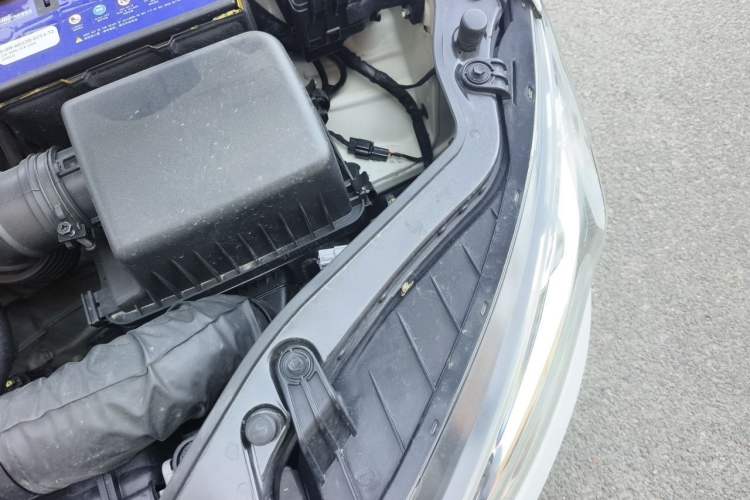 Used Kia Forte 2014 1.6L MT GL Engine Bay Left