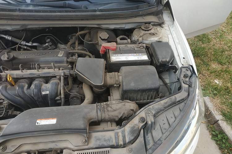 Used Kia Forte 2014 1.6L MT GL Engine Bay Left