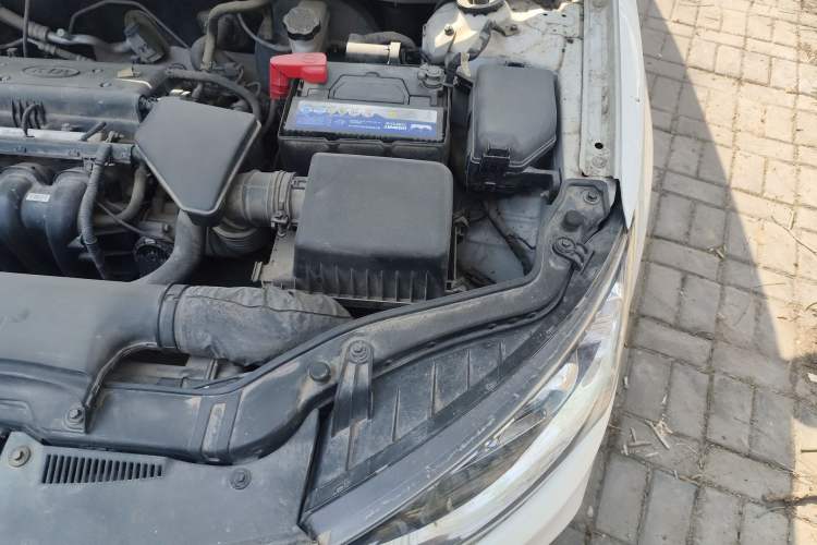 Used Kia Forte 2014 1.6L MT GL Engine Bay Left