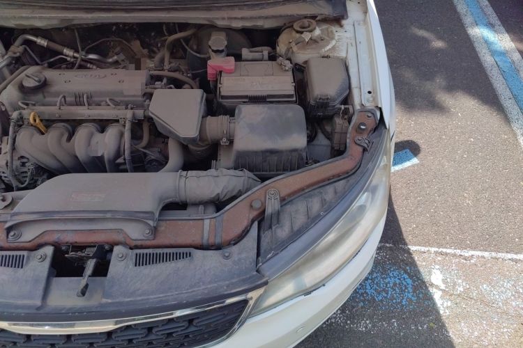 Used Kia Forte 2014 1.6L MT GL Engine Bay Left