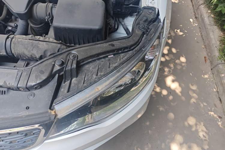 Used Kia Forte 2014 1.6L MT GL Engine Bay Left