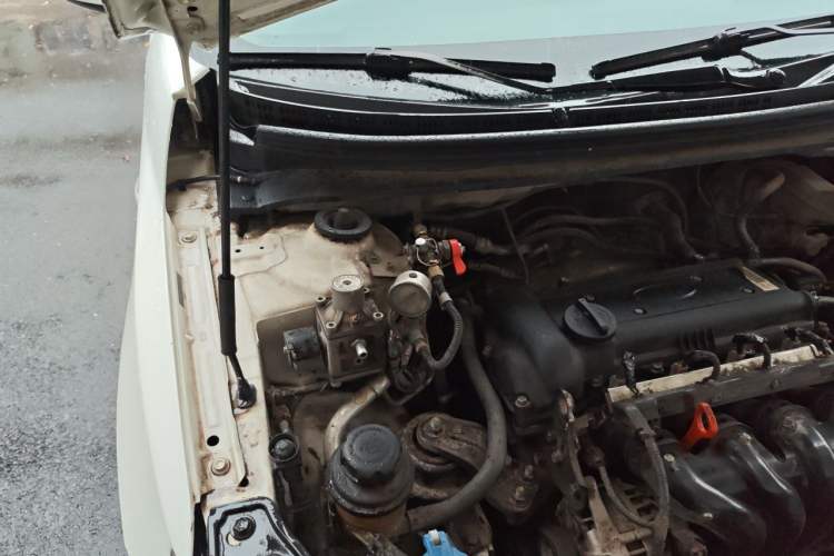 Used Kia Forte 2014 1.6L MT GL Engine Bay Right