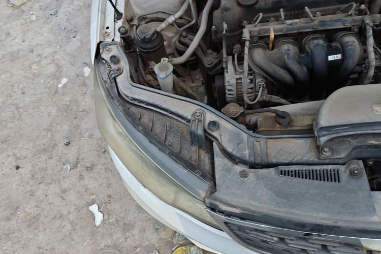 Used Kia Forte 2014 1.6L MT GL Engine Bay Right
