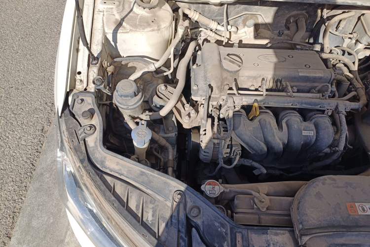 Used Kia Forte 2014 1.6L MT GL Engine Bay Right