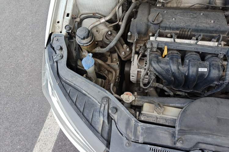 Used Kia Forte 2014 1.6L MT GLS Engine Bay Right