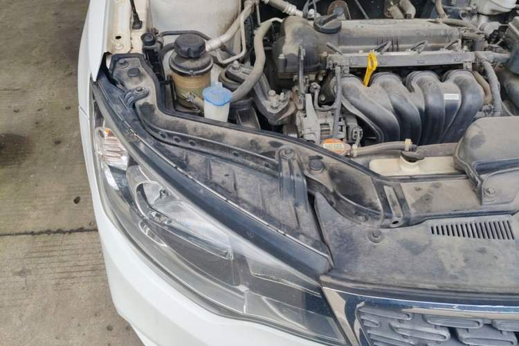 Used Kia Forte 2014 1.6L MT GL Engine Bay Right