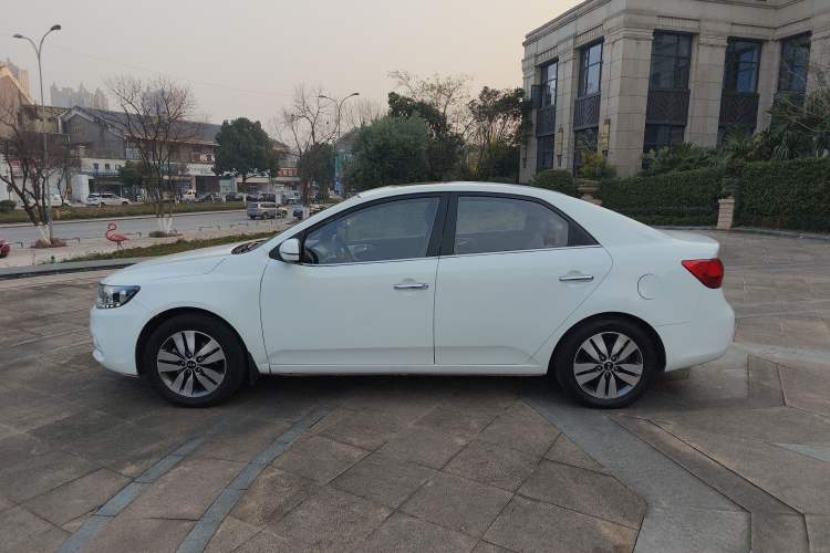 Used Kia Forte 2014 1.6L MT GLS Exterior 3