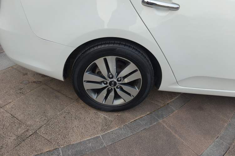 Used Kia Forte 2014 1.6L MT GLS Exterior 8