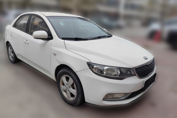 Used Kia Forte 2014 1.6L MT GL Front Right 45 Deg