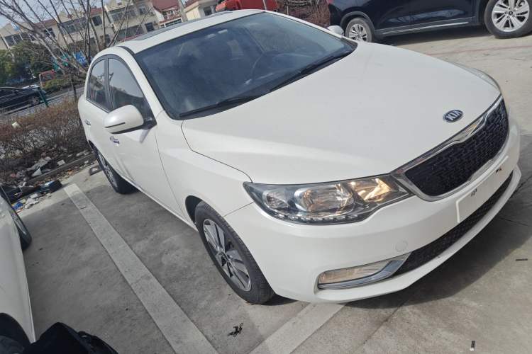 Used Kia Forte 2014 1.6L AT GLS Front Right 45 Deg