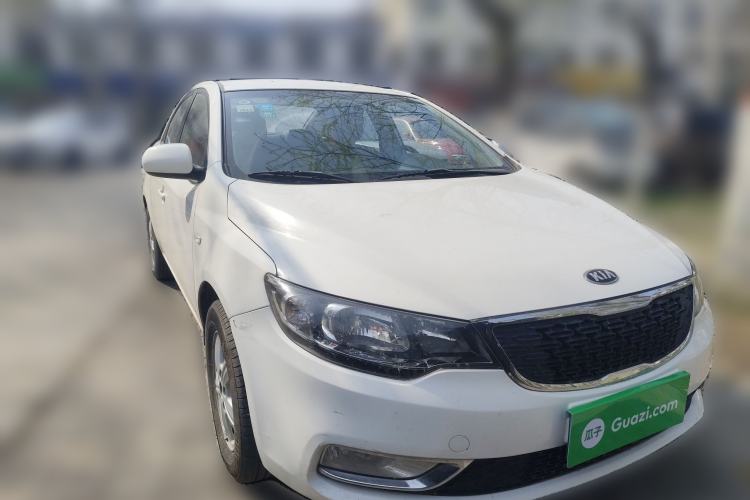 Used Kia Forte 2014 1.6L MT GL Front Right 45 Deg