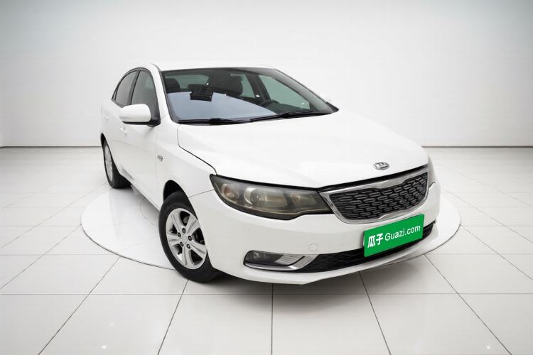 Used Kia Forte 2014 1.6L MT GL Front Right 45 Deg