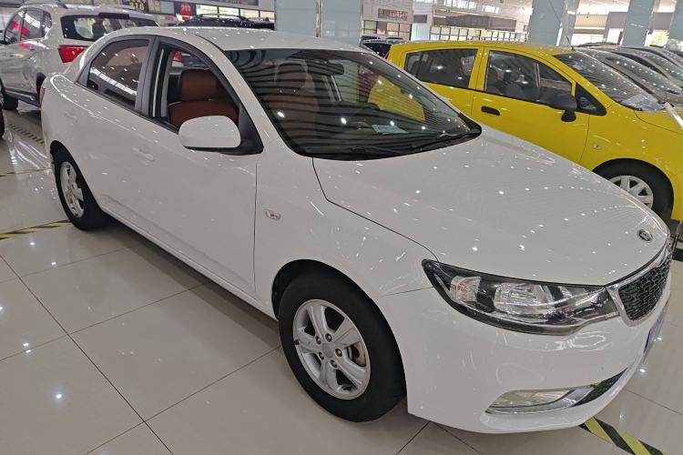 Used Kia Forte 2014 1.6L AT GL Front Right 45 Deg