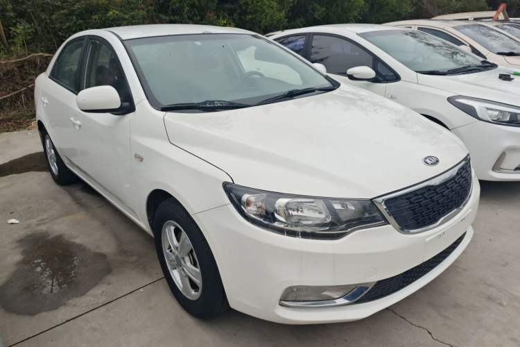 Used Kia Forte 2014 1.6L MT GL Front Right 45 Deg