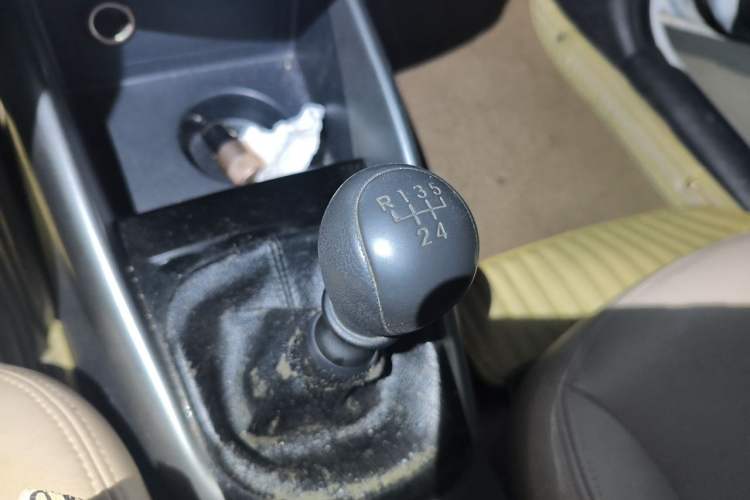 Used Kia Forte 2014 1.6L MT GL Gear Lever