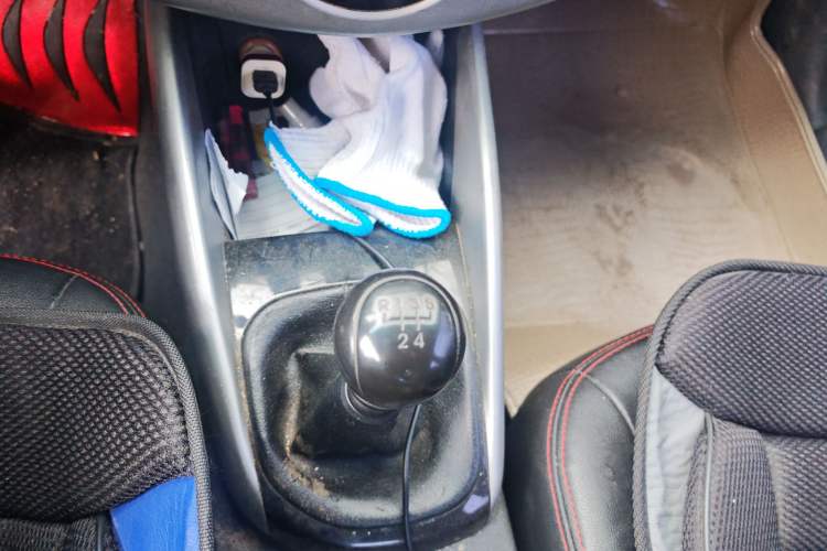 Used Kia Forte 2014 1.6L MT GL Gear Lever