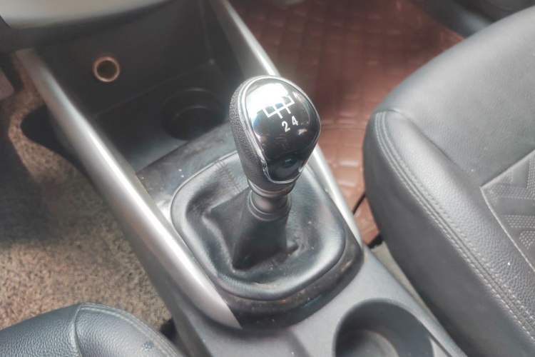 Used Kia Forte 2014 1.6L MT GL Gear Lever