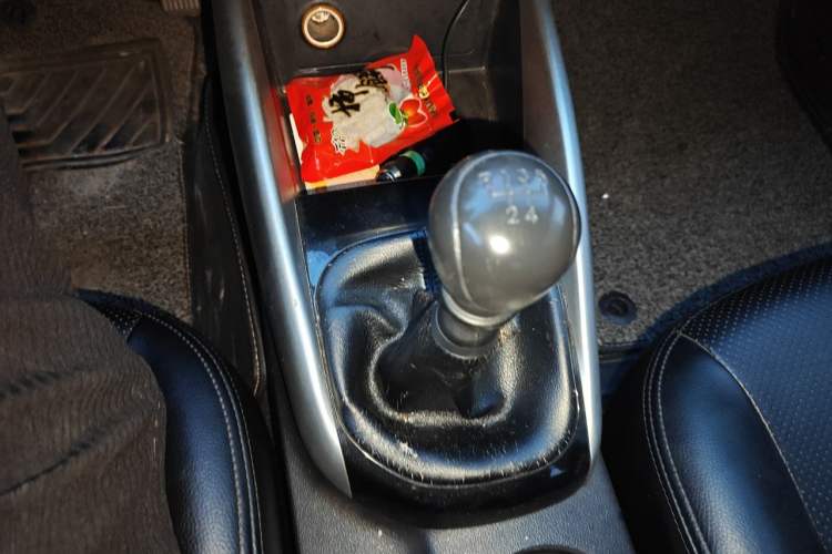 Used Kia Forte 2014 1.6L MT GL Gear Lever