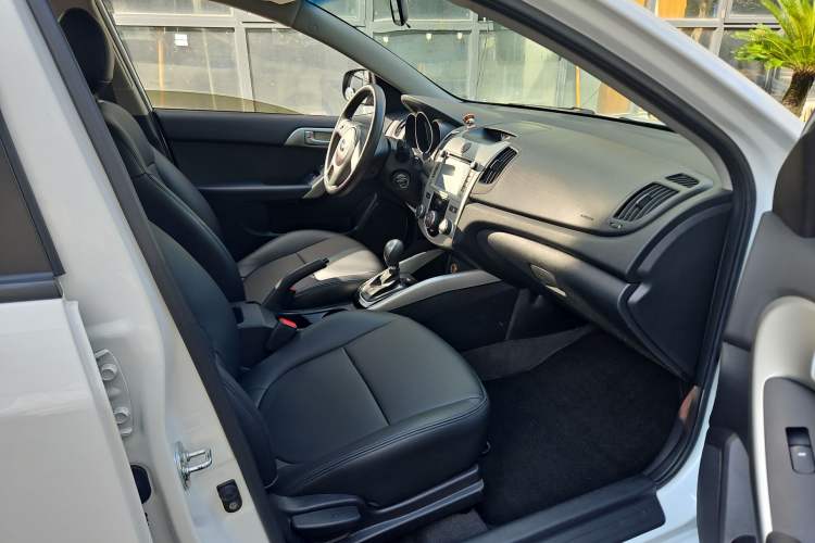 Used Kia Forte 2014 1.6L AT GL Interior 1
