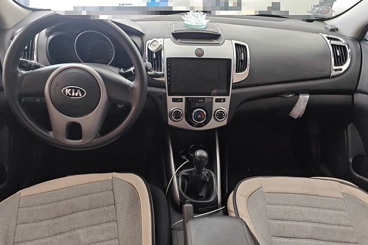 Used Kia Forte 2014 1.6L MT GL Interior 2