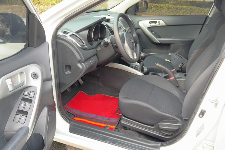 Used Kia Forte 2014 1.6L MT GL Interior 2