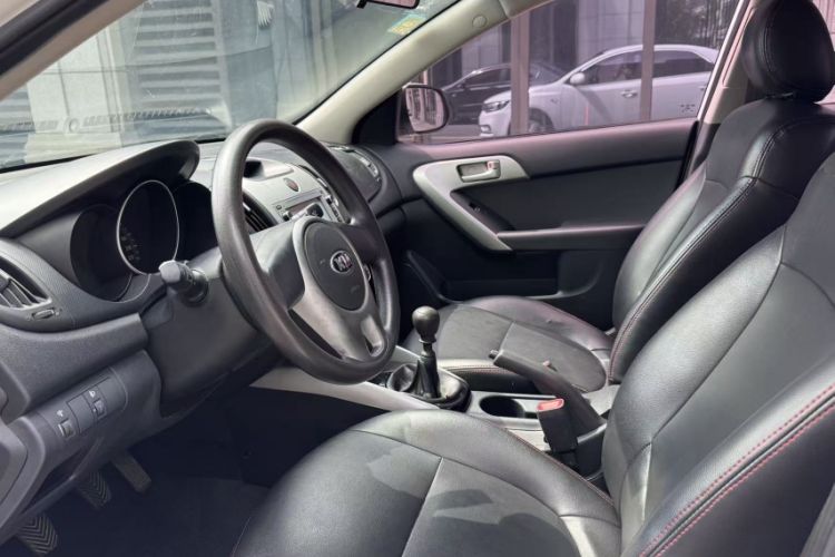 Used Kia Forte 2014 1.6L MT GL Interior 2