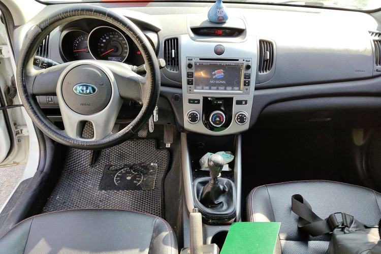 Used Kia Forte 2014 1.6L MT GL Interior 2