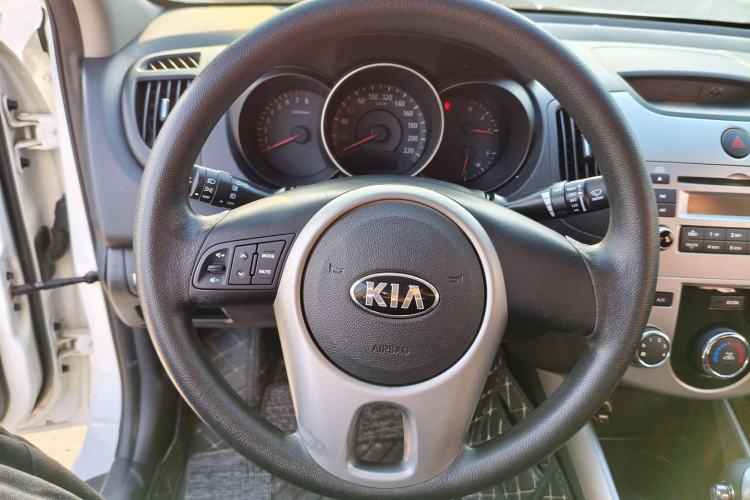 Used Kia Forte 2014 1.6L AT GL Interior 2