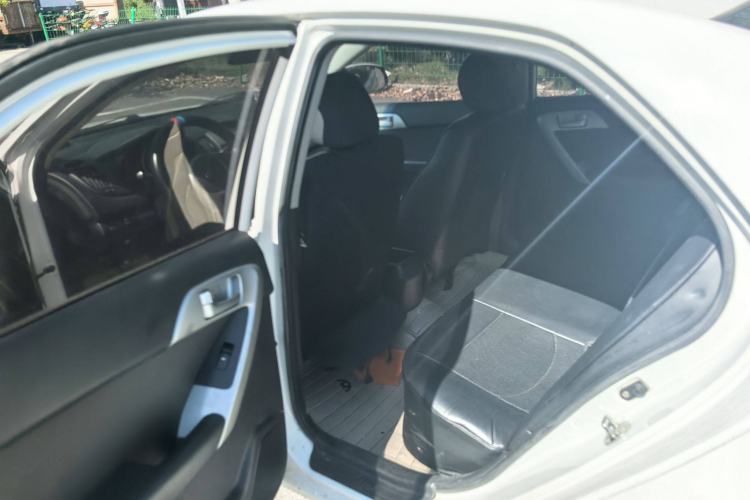 Used Kia Forte 2014 1.6L MT GL Interior 3