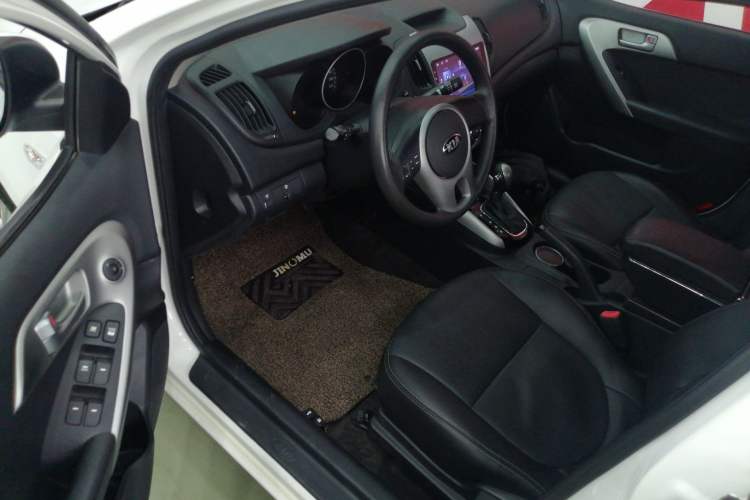 Used Kia Forte 2014 1.6L AT GL Interior 3