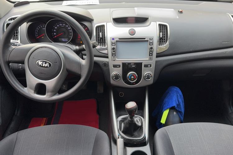 Used Kia Forte 2014 1.6L MT GL Interior 3