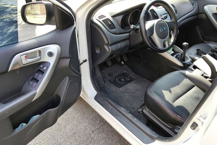 Used Kia Forte 2014 1.6L MT GL Interior 3