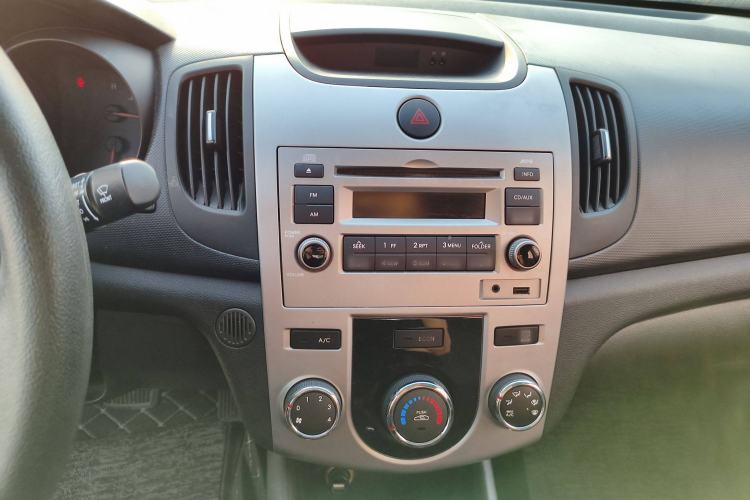 Used Kia Forte 2014 1.6L AT GL Interior 3