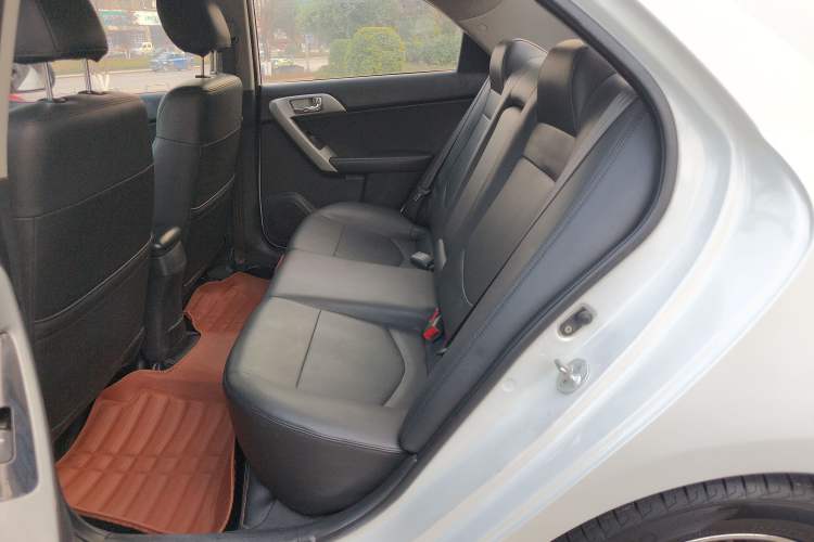 Used Kia Forte 2014 1.6L MT GLS Interior 3