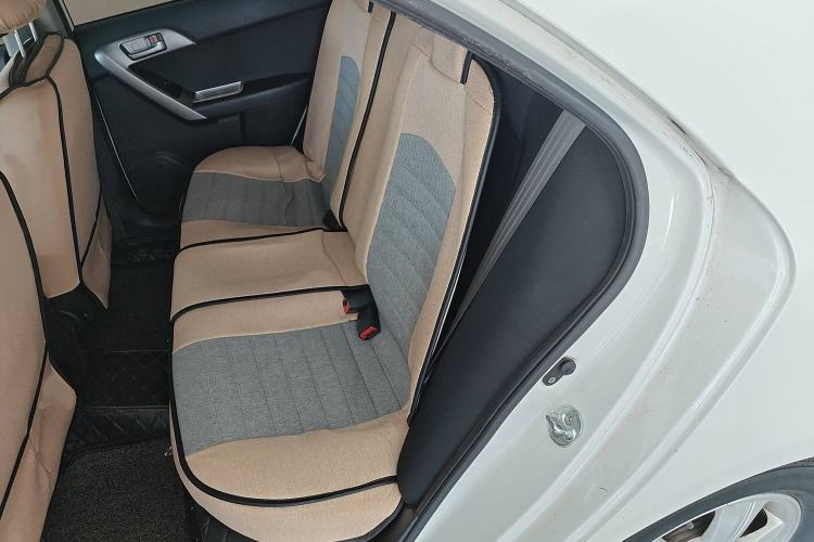 Used Kia Forte 2014 1.6L MT GL Interior 4