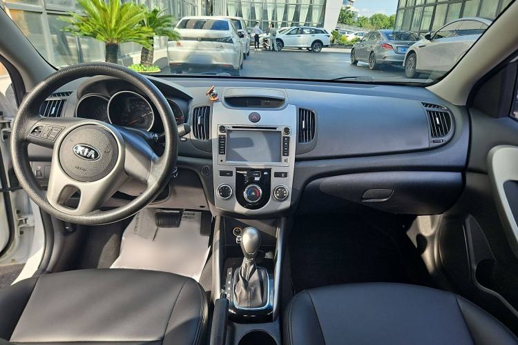 Used Kia Forte 2014 1.6L AT GL Interior 4