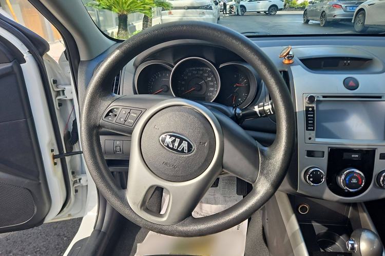 Used Kia Forte 2014 1.6L AT GL Interior 5