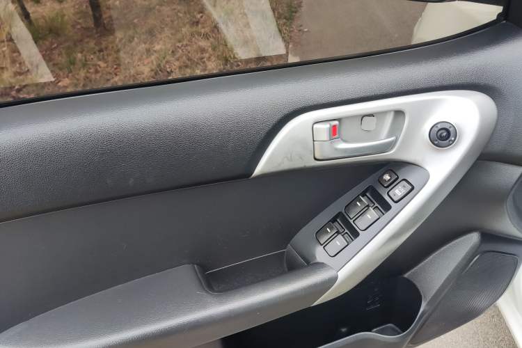 Used Kia Forte 2014 1.6L MT GL Interior 6