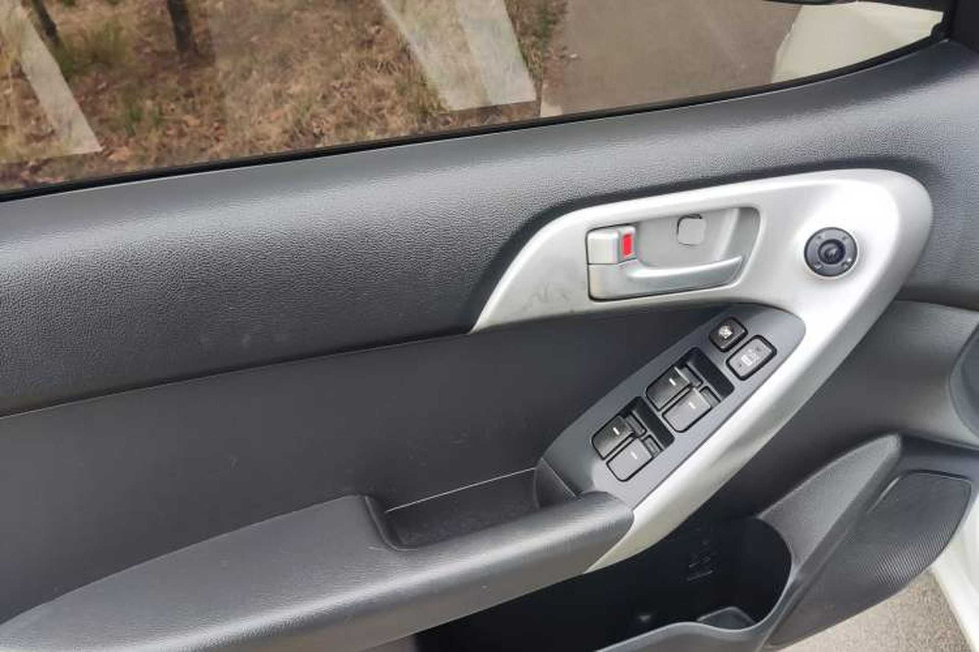 Used Kia Forte 2014 1.6L MT GL Interior 6