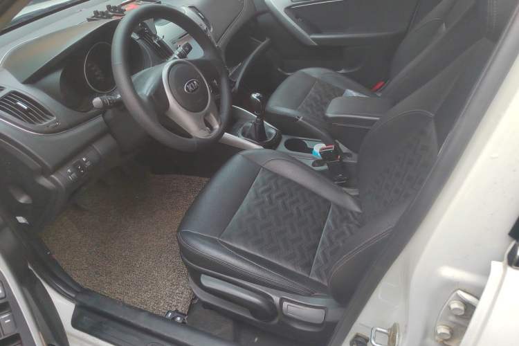 Used Kia Forte 2014 1.6L MT GL Left Front Seat