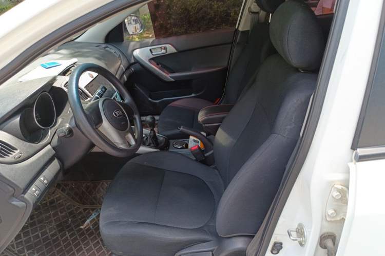 Used Kia Forte 2014 1.6L MT GL Left Front Seat