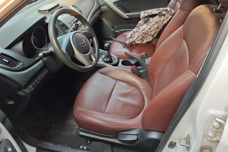 Used Kia Forte 2014 1.6L MT GL Left Front Seat