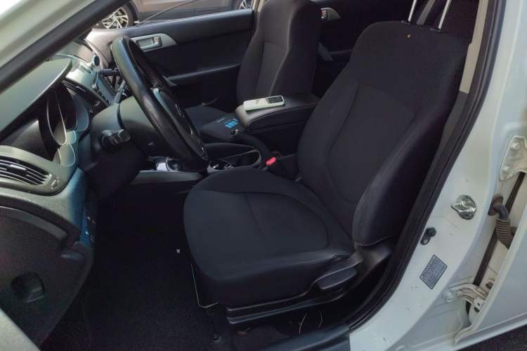 Used Kia Forte 2014 1.6L MT GL Left Front Seat